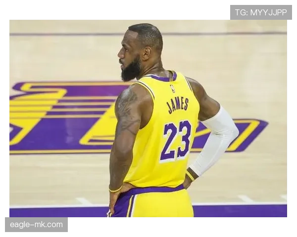 詹姆斯全能表现助湖人状态回升,全力迎战强敌 詹姆斯全能表现助湖人状态回升,全力迎战强敌