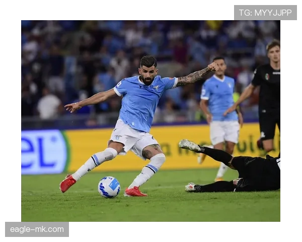 法兰克福定位球战术惊艳赛场,引发媒体热议 法兰克福定位球战术惊艳赛场,引发媒体热议