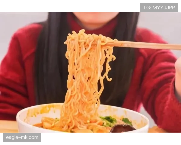 廖秋云训练完偷偷吃泡面被拍，这自律人设差点绷不住了